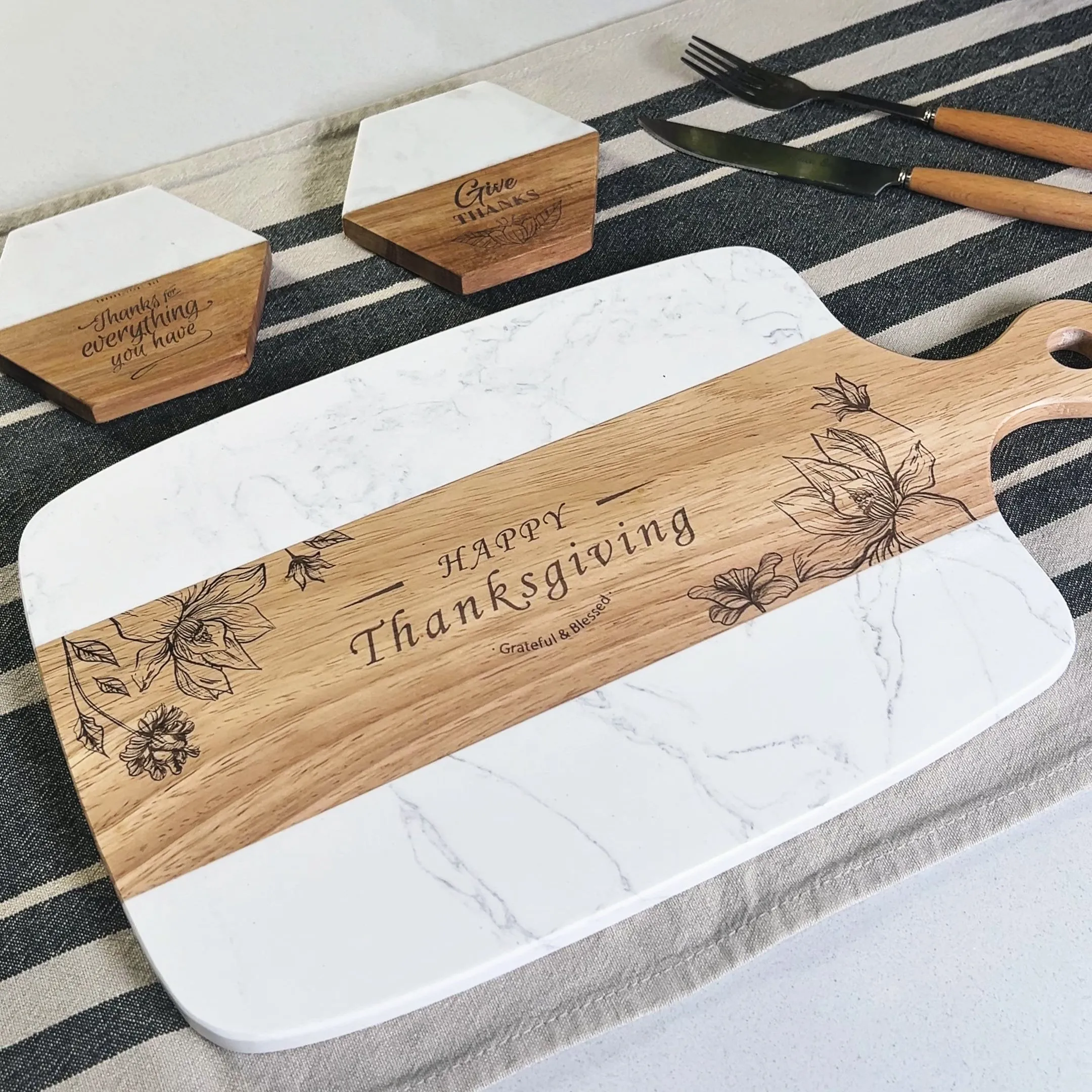 White Marble and Wood Cutting Board with Handle (1pcs)